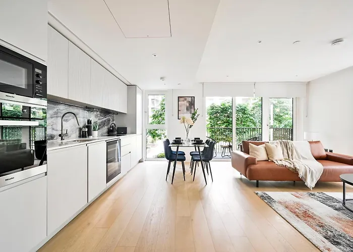 Luxury Apt In White City Living - Ideal For Family & Business Stay