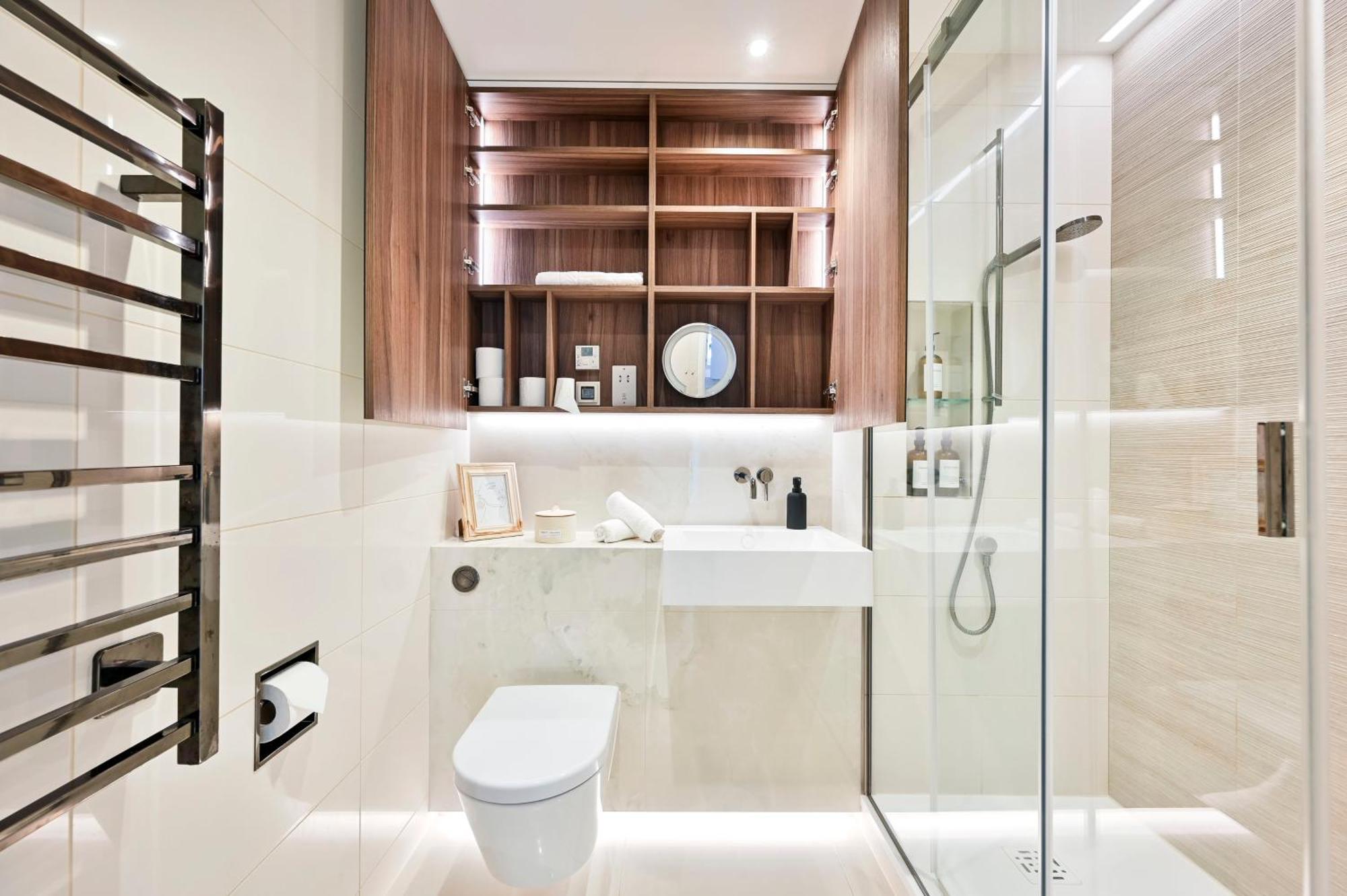 Luxury In White Living - Ideal For Family & Business *
