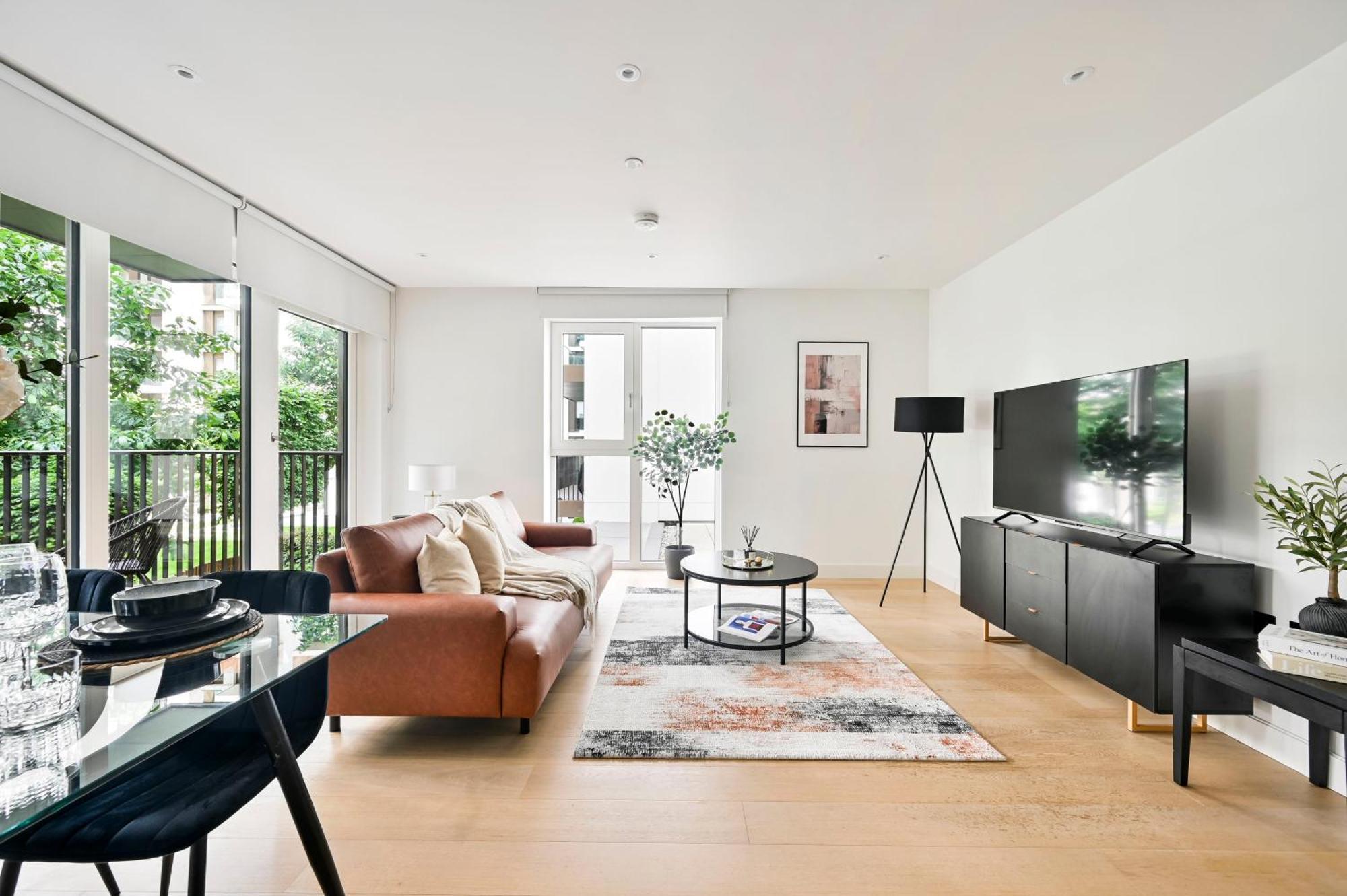 Luxury In White Living - Ideal For Family & Business *